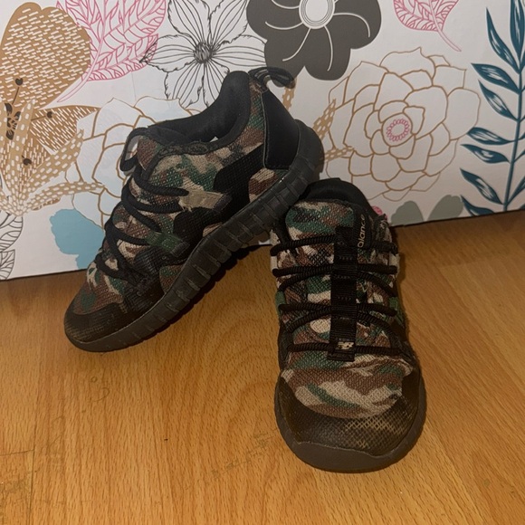 CAMOUFLAGE SLIP ON SNEAKERS - Picture 1 of 6